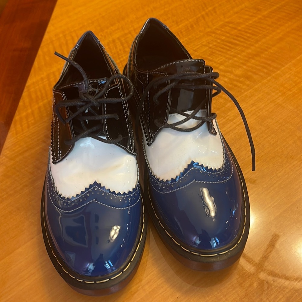 White and blue wing tip shoes 8 1/2 run small